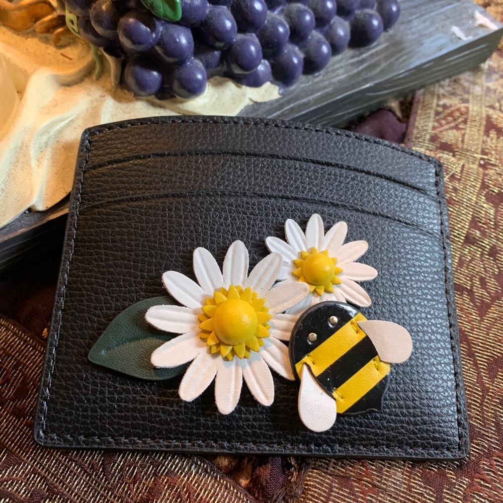SOLD⛔️Authentic KATE SPADE Daisy Bee leather card holder - Picture 2 of 9